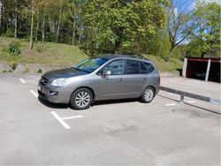 Grå Begagnad 2010 Kia Carens Minibuss | 39 000 kr (Marknadspris)