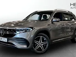Mörkgrå (black) Begagnad 2022 Mercedes EQB300 AMG SUV | 379 900 kr (Marknadspris)