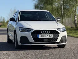 Vit Begagnad 2018 Audi A1 Sportback Halvkombi | 164 900 kr (Marknadspris)