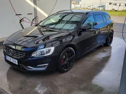 Svart Begagnad 2014 Volvo V60 Momentum Kombi | 100 000 kr (Marknadspris)