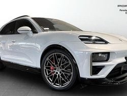 Ljusgrå Begagnad 2024 Porsche Macan Turbo SUV | 1 195 000 kr (Bra pris)