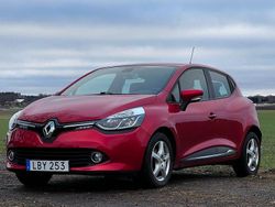 Röd Begagnad 2015 Renault Clio IV Halvkombi | 79 900 kr (Marknadspris)