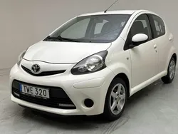 Vit Begagnad 2014 Toyota Aygo Halvkombi | 55 000 kr