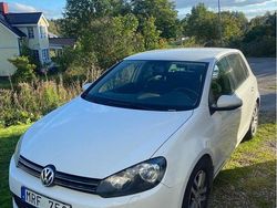 Vit Begagnad 2011 VW Golf VI Halvkombi | 30 000 kr