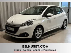 Vit Begagnad 2015 Peugeot 208 Halvkombi | 119 000 kr (Marknadspris)
