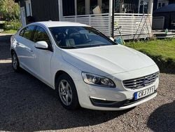 Vit Begagnad 2015 Volvo S60 Momentum Sedan | 69 000 kr (Marknadspris)