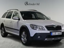 Vit Begagnad 2011 Skoda Octavia Scout Kombi | 59 800 kr (Marknadspris)