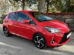 Röd Begagnad 2019 Toyota Yaris Hybrid Comfort Halvkombi | 154 900 kr (Bra pris)