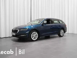 Blå (lava blue metallic) Begagnad 2023 Skoda Octavia Kombi | 289 500 kr (Marknadspris)