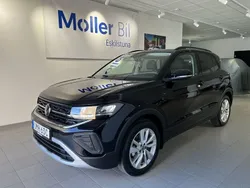 Svart (deep black pearl) Ny 2025 VW T-Cross Life SUV | 299 200 kr (Marknadspris)