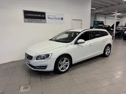 Vit Begagnad 2017 Volvo V60 Momentum Kombi | 179 900 kr (Marknadspris)