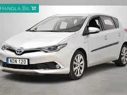 Silver Begagnad 2016 Toyota Auris Hybrid Executive Halvkombi | 169 900 kr (Marknadspris)