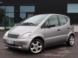 Grå Begagnad 2000 Mercedes A140 Halvkombi | 39 900 kr