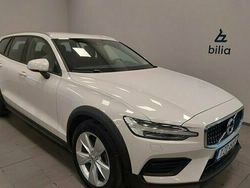 Vit Begagnad 2020 Volvo V60 CC Kombi | 359 000 kr (Marknadspris)