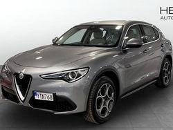Grå Begagnad 2018 Alfa Romeo Stelvio Super SUV | 269 900 kr (Marknadspris)