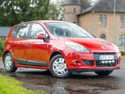 Röd Begagnad 2010 Renault Scénic III Minibuss | 74 000 kr (Marknadspris)