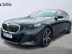Grå Begagnad 2025 BMW 530e M Sport Kombi | 729 000 kr (Marknadspris)