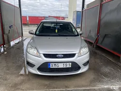 Silver Begagnad 2009 Ford Focus Celebration Halvkombi | 35 000 kr (Marknadspris)
