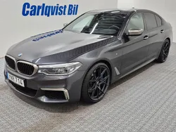 Grå (sophistogrå metallic) Begagnad 2018 BMW M550 M Sport Sedan | 429 000 kr (Marknadspris)