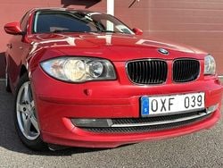 Röd Begagnad 2010 BMW 118 Halvkombi | 59 900 kr (Lite dyr)
