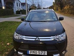 Svart Begagnad 2015 Mitsubishi Outlander SUV | 158 000 kr (Dyr)