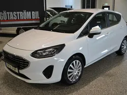 Vit (frozen white med klarlack) Begagnad 2022 Ford Fiesta Halvkombi | 139 000 kr (Marknadspris)