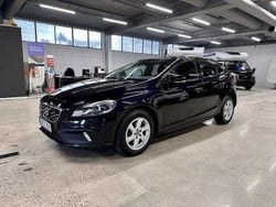 Svart Begagnad 2014 Volvo V40 CC Momentum Kombi | 119 900 kr (Marknadspris)