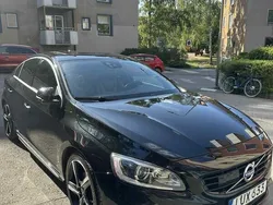 Svart Begagnad 2016 Volvo S60 R-Design Sedan | 140 000 kr (Bra pris)