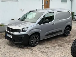 Grå Begagnad 2019 Peugeot Partner Minibuss | 148 000 kr (Marknadspris)