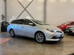 Silver Begagnad 2017 Toyota Auris Touring Sports Executive Kombi | 149 900 kr (Marknadspris)