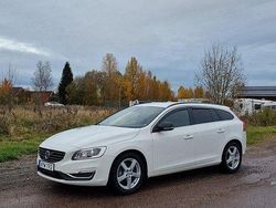 Vit Begagnad 2017 Volvo V60 Kombi | 129 000 kr (Bra pris)