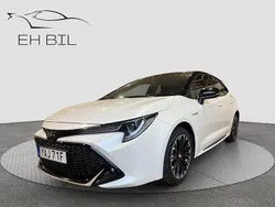 Vit Begagnad 2020 Toyota Corolla Hybrid Sport Halvkombi | 249 900 kr (Lite dyr)