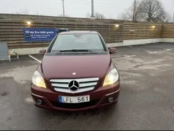 Röd Begagnad 2011 Mercedes B180 Minibuss | 60 000 kr (Bra pris)