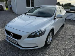 Vit Begagnad 2017 Volvo V40 Kinetic Kombi | 129 000 kr (Marknadspris)