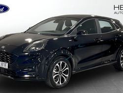 Svart (black) Begagnad 2023 Ford Puma Gen-E ST-Line SUV | 244 000 kr (Marknadspris)