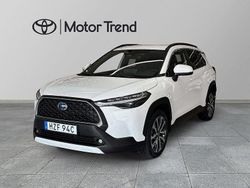 Vit Begagnad 2023 Toyota Corolla Cross Style SUV | 369 000 kr (Marknadspris)