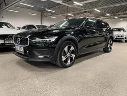 Svart Begagnad 2021 Volvo V60 CC Kombi | 339 900 kr (Lite dyr)