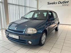 Mörkblå (blå) Begagnad 2001 Renault Clio II Halvkombi | 19 900 kr (Marknadspris)