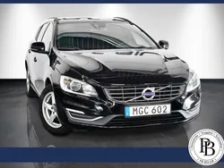 Svart Begagnad 2015 Volvo V60 Momentum Kombi | 154 900 kr (Marknadspris)