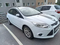 Vit Begagnad 2011 Ford Focus Halvkombi | 48 000 kr (Marknadspris)