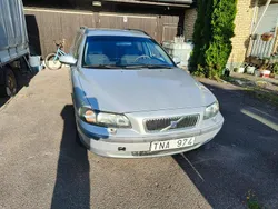 Grå Begagnad 2002 Volvo V70 Kombi | 17 500 kr (Marknadspris)