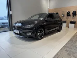 Svart (black magic pärleffekt me) Ny 2025 Skoda Fabia Monte Carlo Halvkombi | 269 900 kr (Marknadspris)