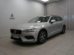 Silver Begagnad 2022 Volvo V60 Core Kombi | 304 000 kr (Marknadspris)