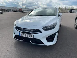 Vit Begagnad 2022 Kia Ceed Advance | 249 000 kr