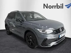 Mörkgrå Begagnad 2023 VW Tiguan R-line SUV | 399 000 kr (Dyr)