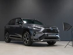 Grå (grey metallic) Begagnad 2023 Toyota RAV4 Hybrid Style SUV | 485 000 kr (Marknadspris)
