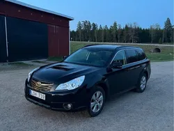 Svart Begagnad 2011 Subaru Outback SUV | 37 000 kr (Bra pris)