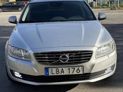 Silver Begagnad 2016 Volvo V70 Kinetic Kombi | 134 500 kr (Marknadspris)
