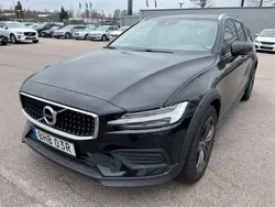 Svart Begagnad 2022 Volvo V60 CC Kombi | 299 000 kr (Bra pris)