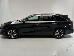 Svart Begagnad 2023 Kia Ceed Kombi | 243 000 kr (Bra pris)